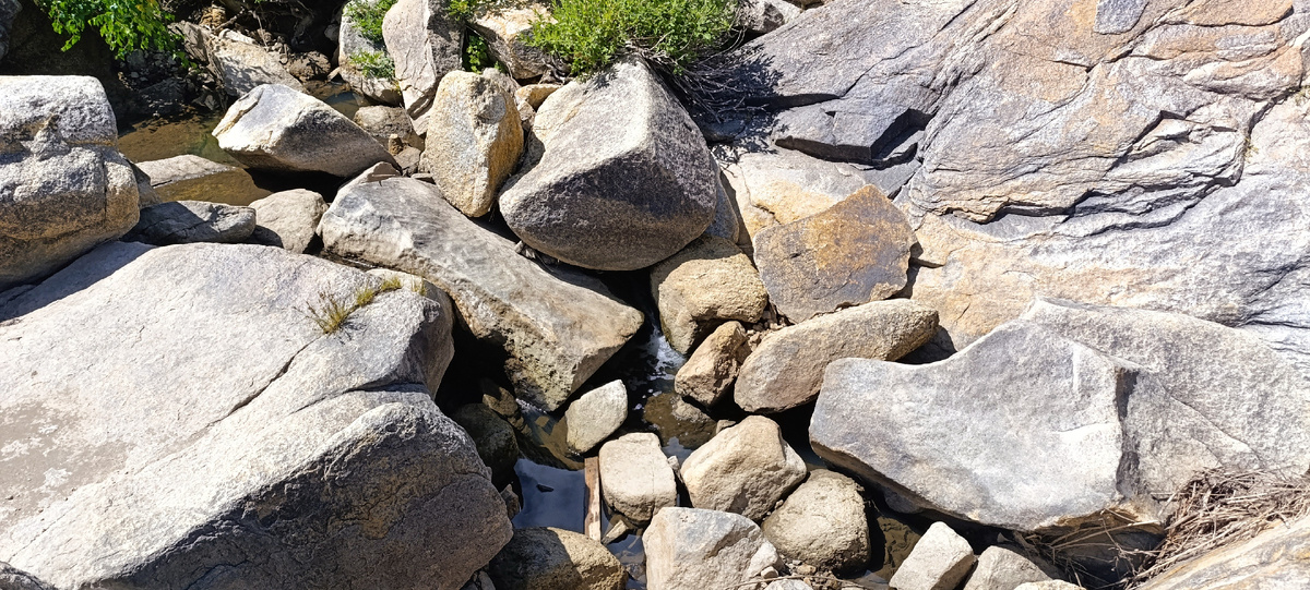 Скальный каньон на р. Кизиха в Алтайском крае – красивое место в степи