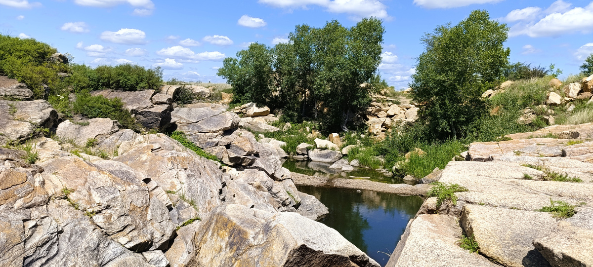 Скальный каньон на р. Кизиха в Алтайском крае – красивое место в степи