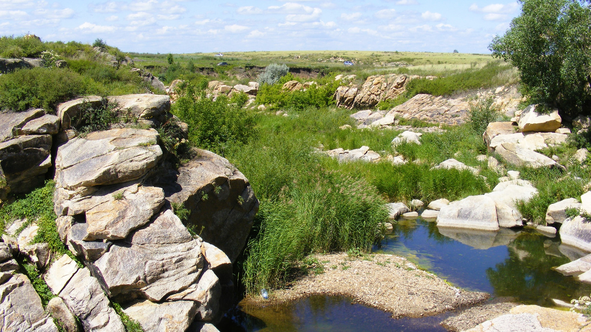 Скальный каньон на р. Кизиха в Алтайском крае – красивое место в степи