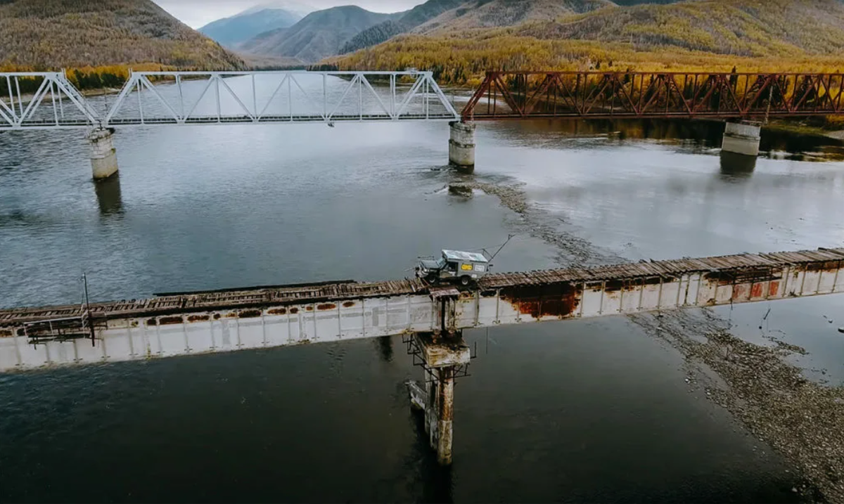 Построили на 2 года, используют 40 лет. Самый опасный мост России