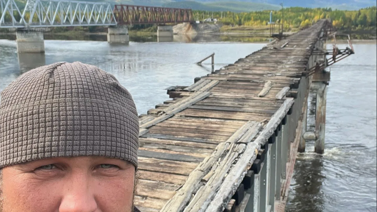 Построили на 2 года, используют 40 лет. Самый опасный мост России