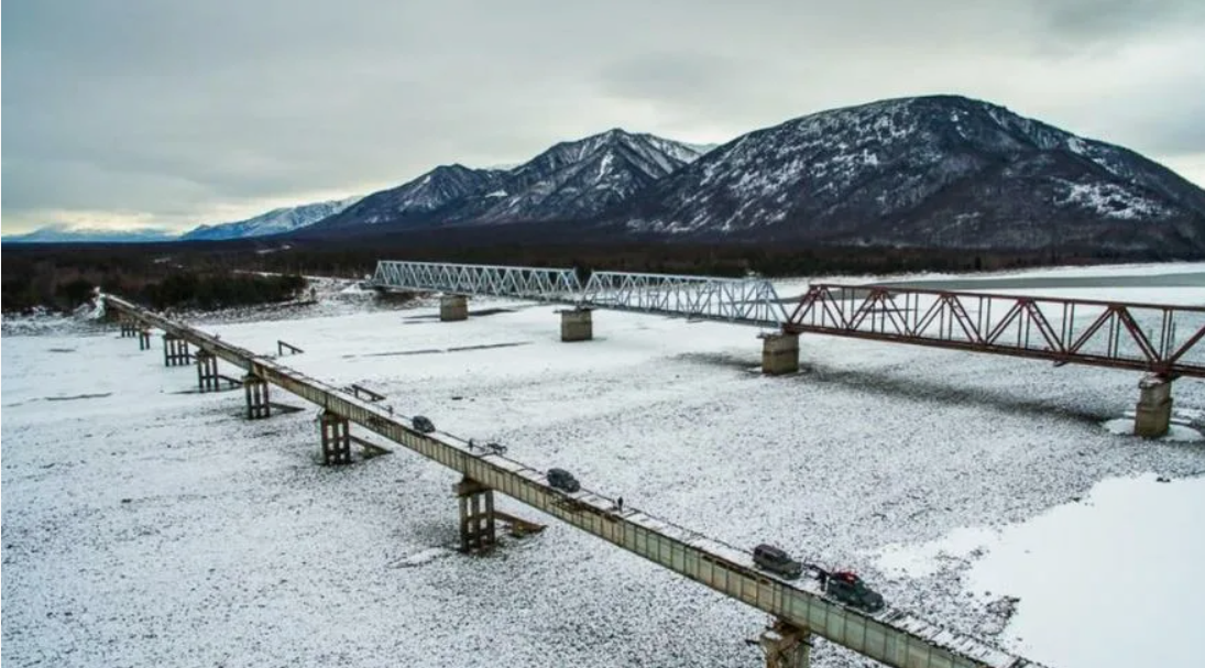 Построили на 2 года, используют 40 лет. Самый опасный мост России