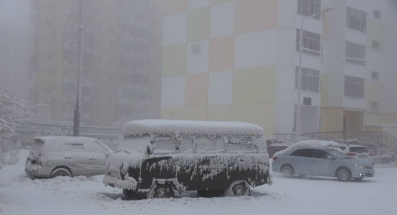 Якутия при -50°C живет обычной жизнью, а Москва при -20°C замирает. Главные причины экстремальных морозов