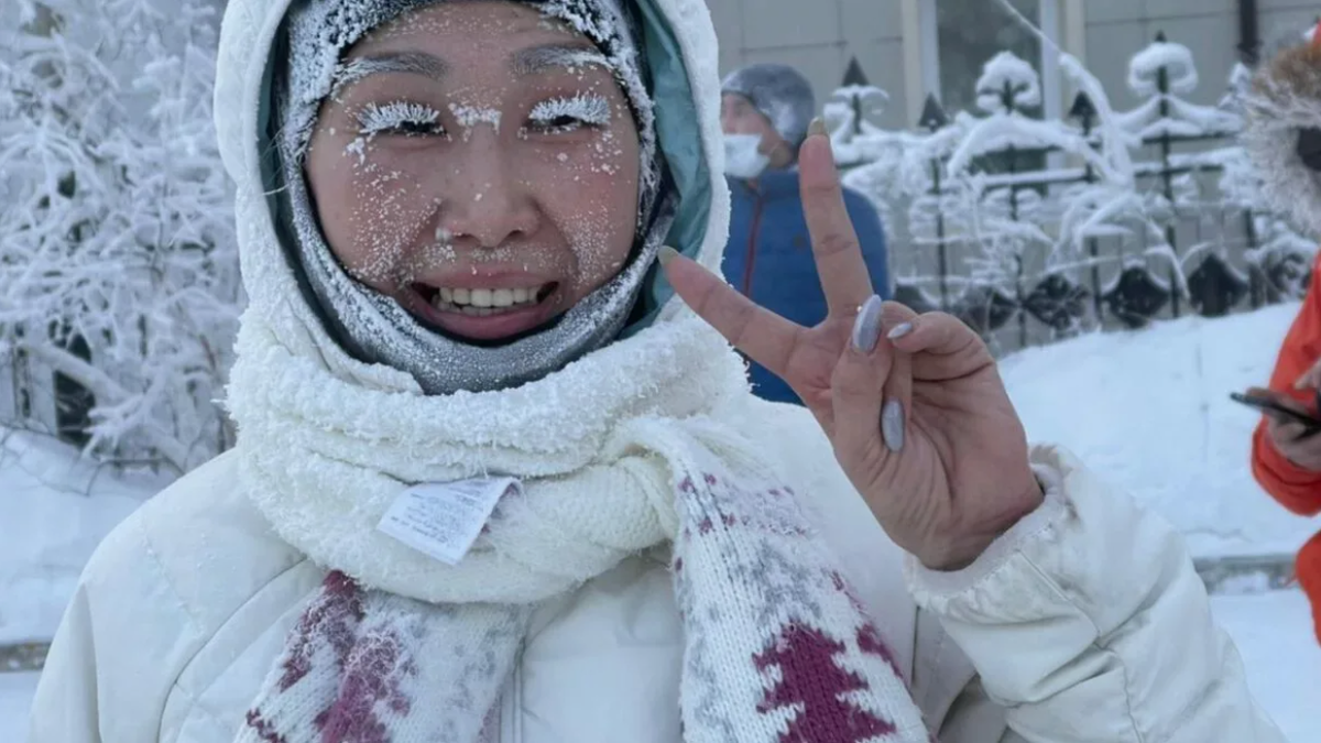 Якутия при -50°C живет обычной жизнью, а Москва при -20°C замирает. Главные причины экстремальных морозов