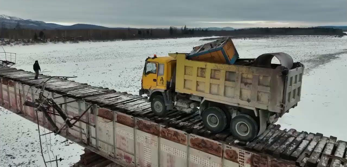 Построили на 2 года, используют 40 лет. Самый опасный мост России