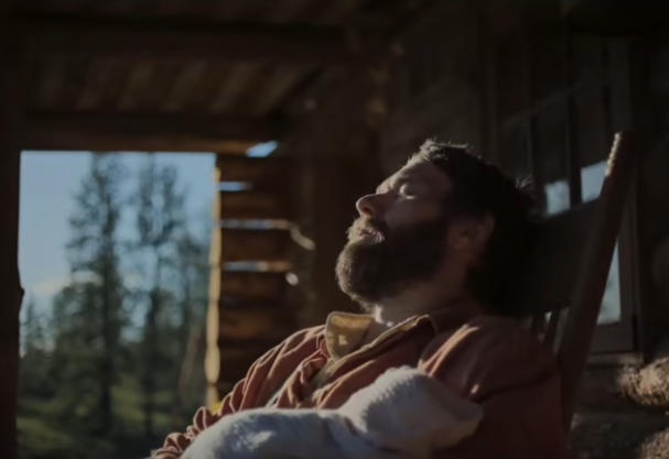 Как оператор Адольфо Велозу сделал драму “Сны поездов” настоящей и приземленной – естественное освещение и цифровая камера