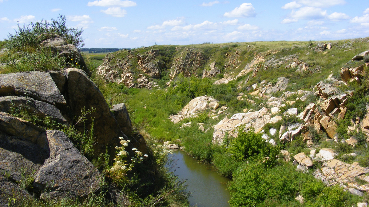 Скальный каньон на р. Кизиха в Алтайском крае – красивое место в степи