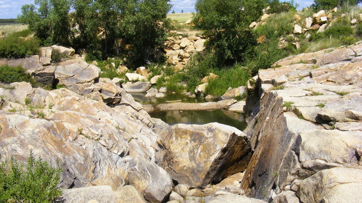 Скальный каньон на р. Кизиха в Алтайском крае – красивое место в степи